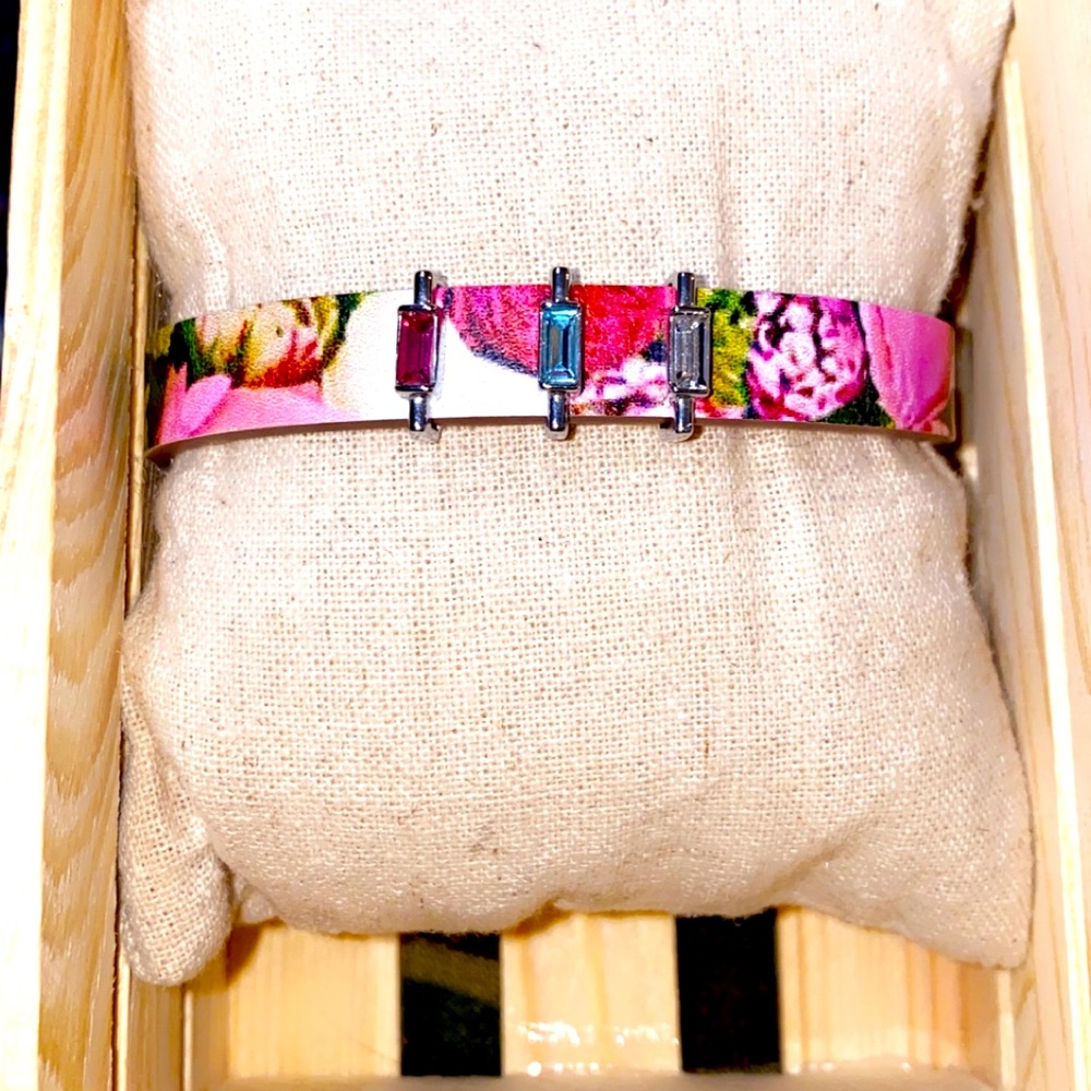 Single floral band with three birthstone charms